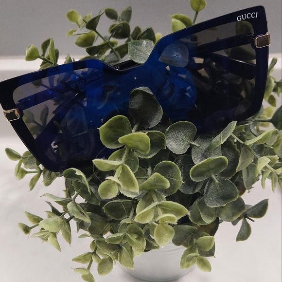 Black Gucci Sunnies